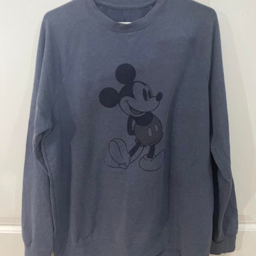 Disney mickey mouse crewneck size medium